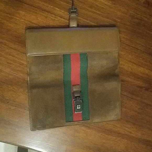 Classic Gucci full sized wallet - Picture 2 of 8
